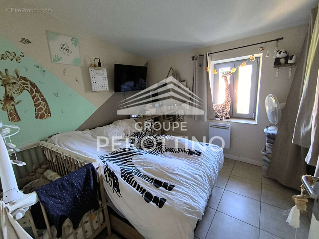 Appartement à ROUGIERS