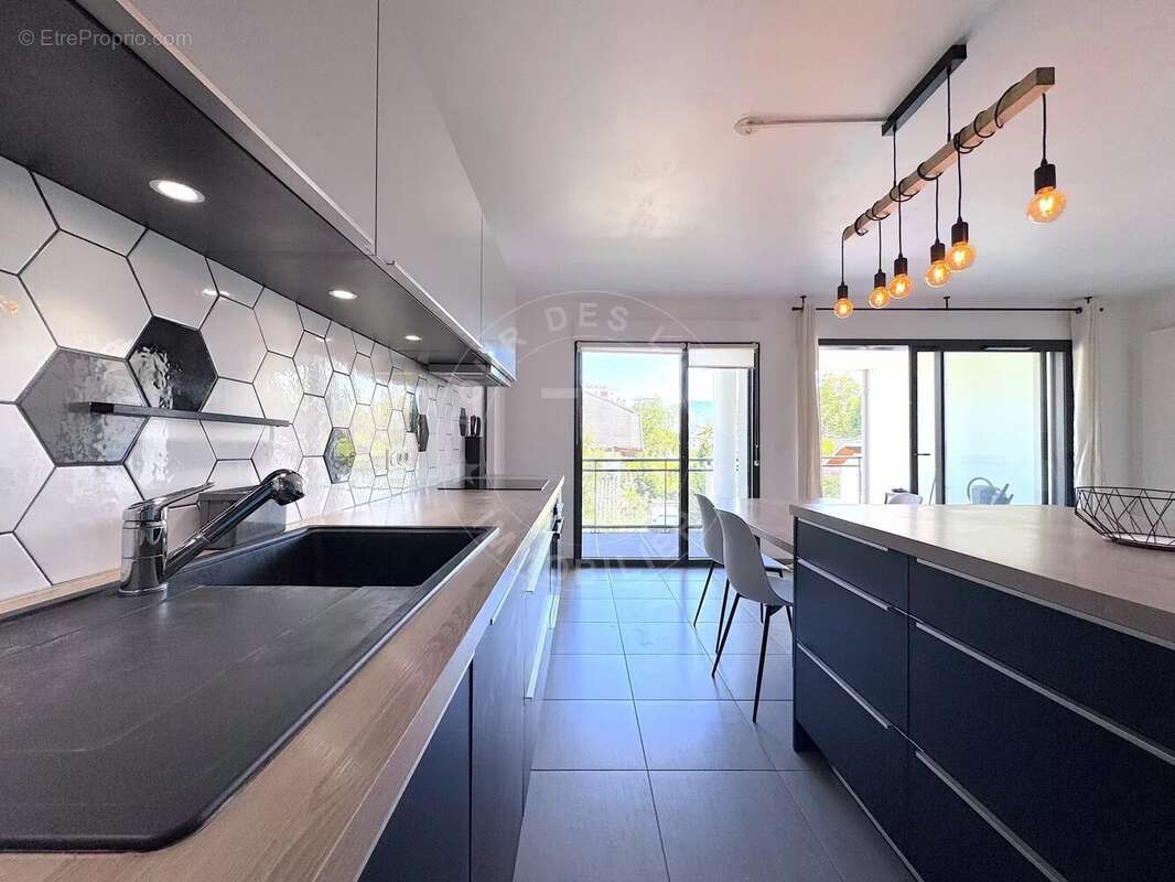 Appartement T4 à vendre à Annecy – Terrasse, résidence récente - photo 4