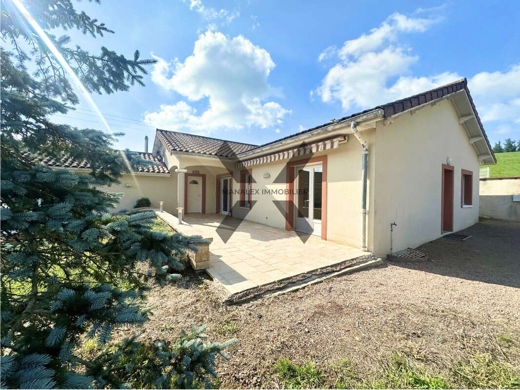 Maison à AMPLEPUIS