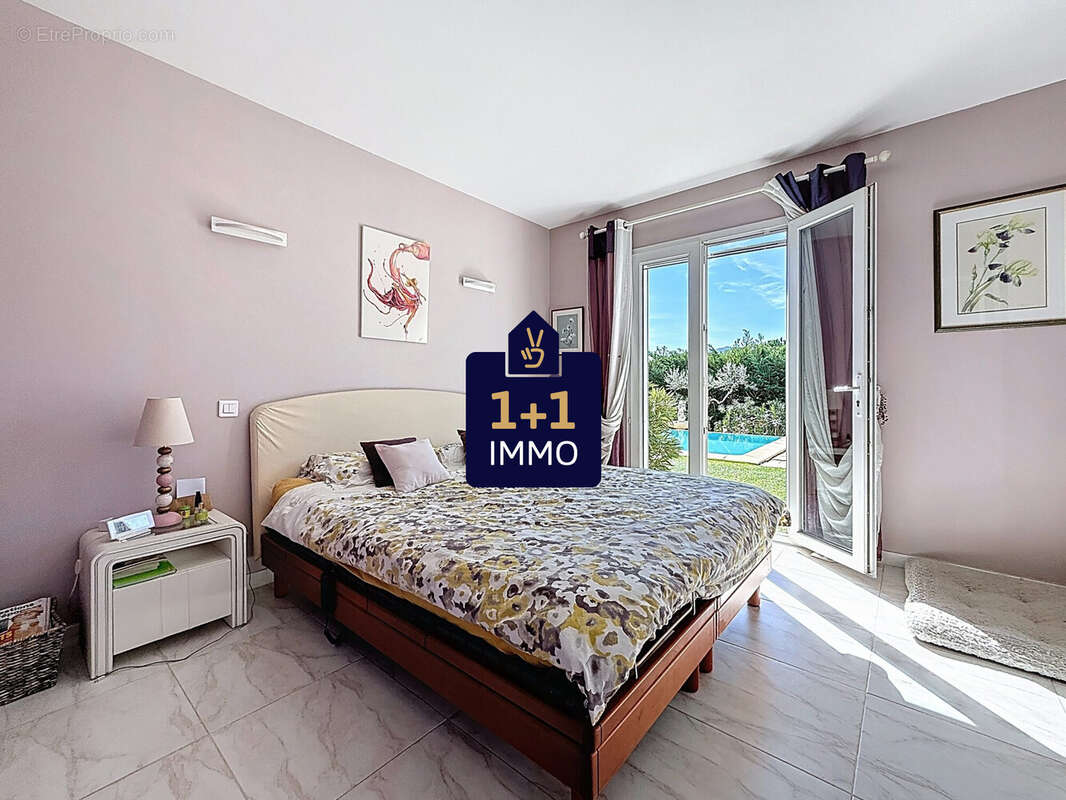 Maison à ROQUEBRUNE-SUR-ARGENS