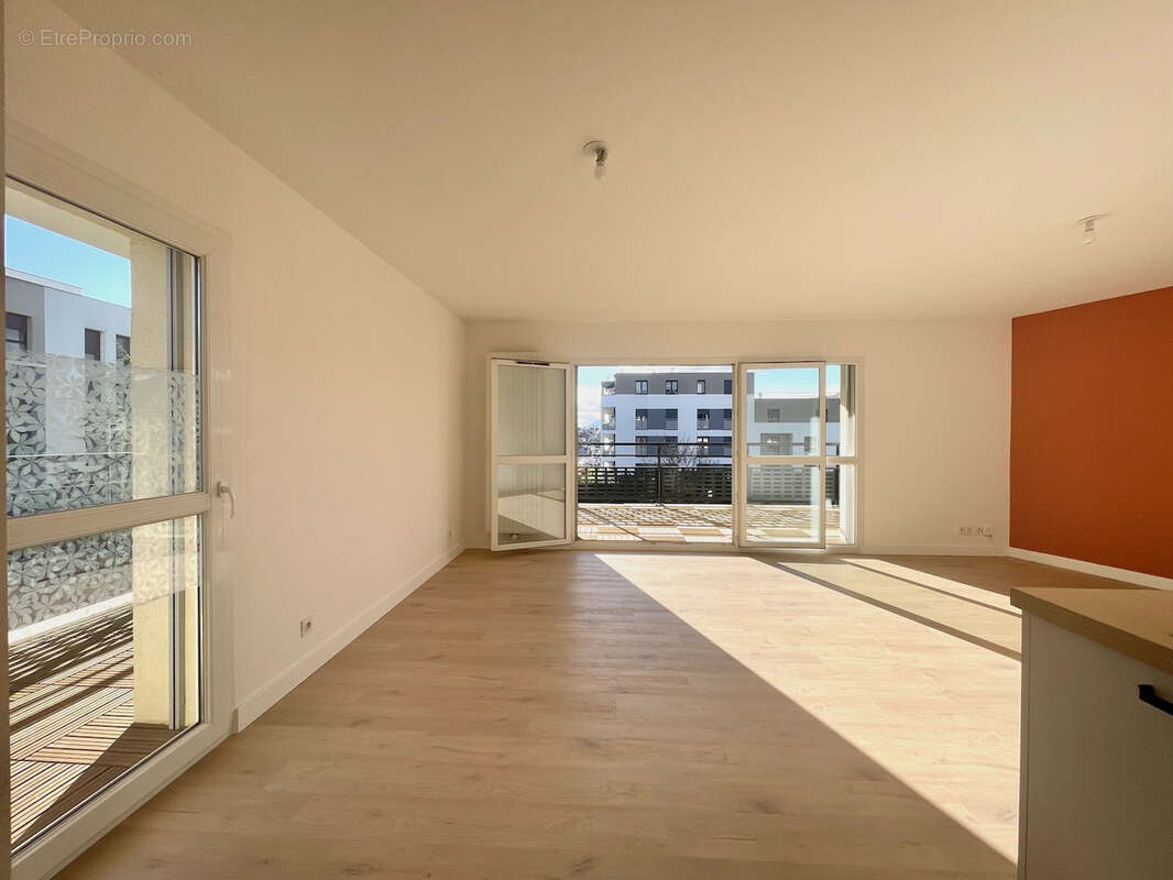 Appartement 3 chambres - Grande terrasse et centre - photo 3