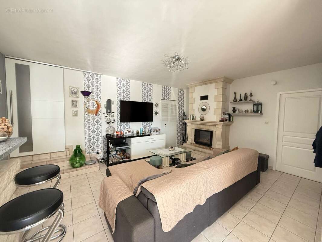 Maison à CHARNECLES