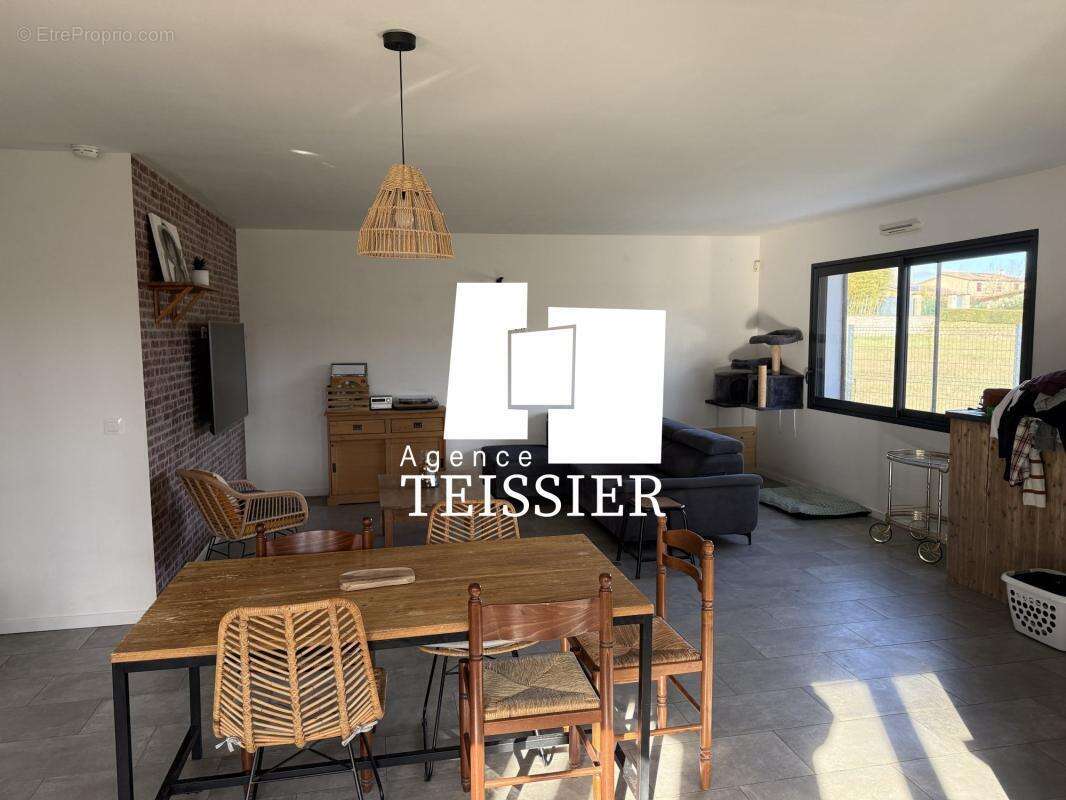 Maison à BERRIAS-ET-CASTELJAU