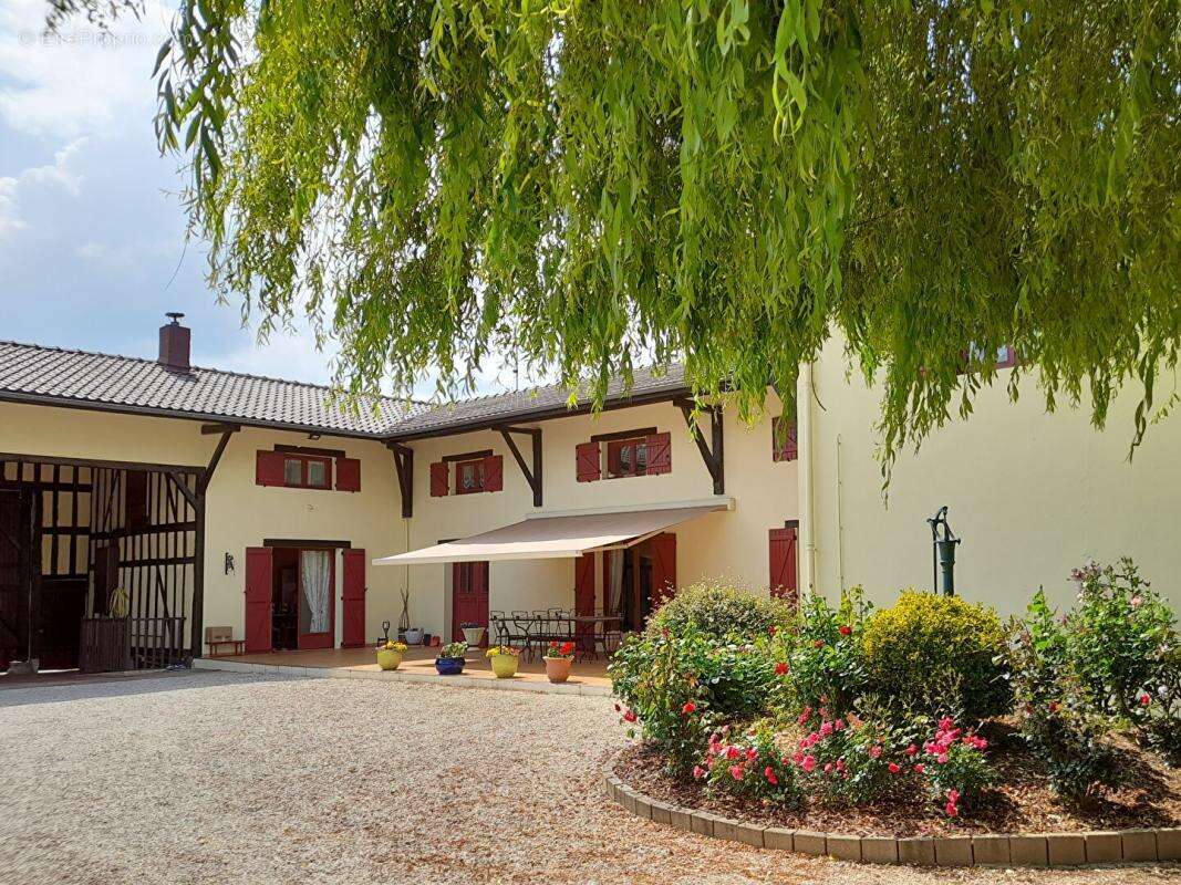 Maison à GIFFAUMONT-CHAMPAUBERT