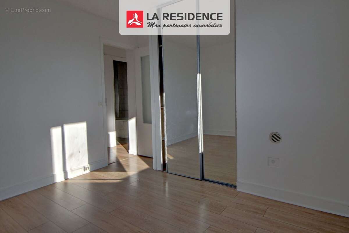 Appartement à LES CLAYES-SOUS-BOIS