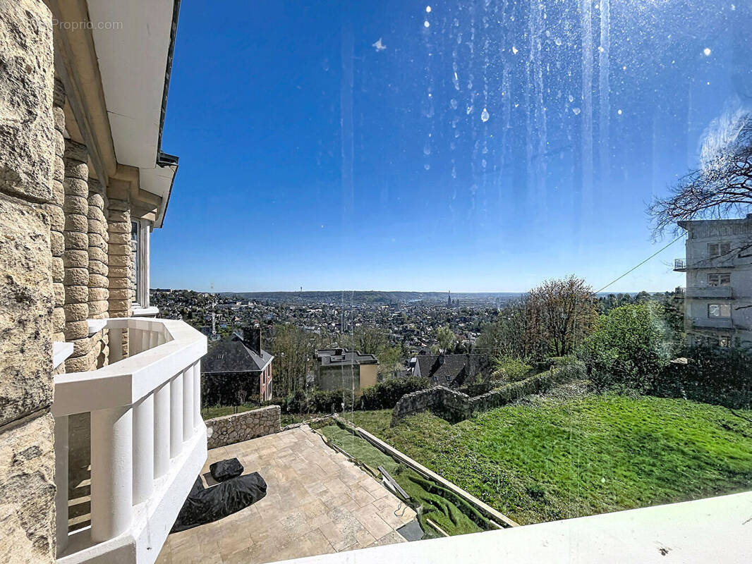 Appartement à MONT-SAINT-AIGNAN