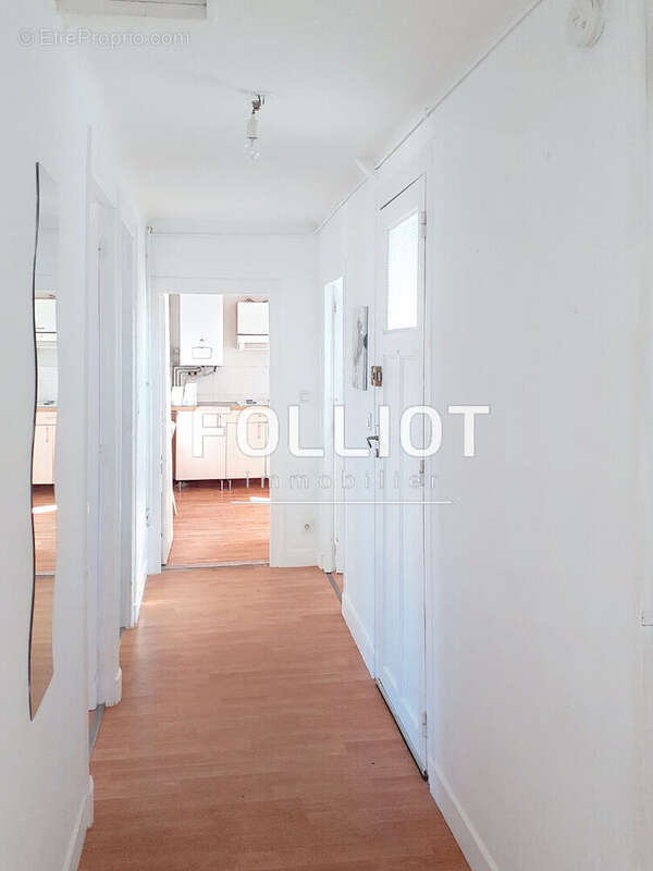 Appartement à VILLEDIEU-LES-POELES