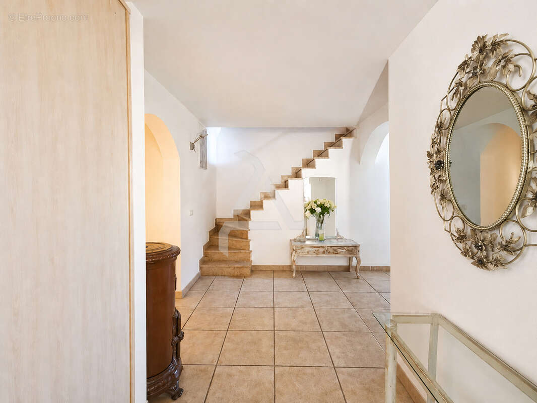Appartement en duplex t5 de 152 m2 dans petite copropriété de charme à 20min de porto-vecchio - photo 5