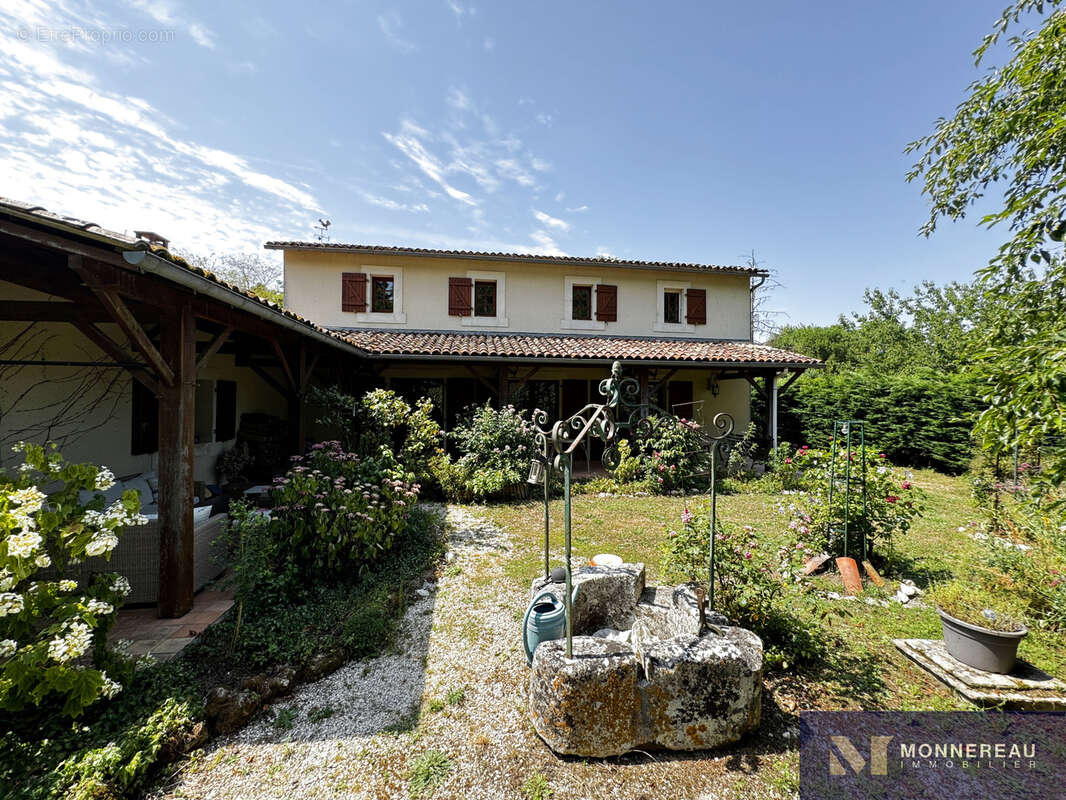 Maison à BAIGNES-SAINTE-RADEGONDE