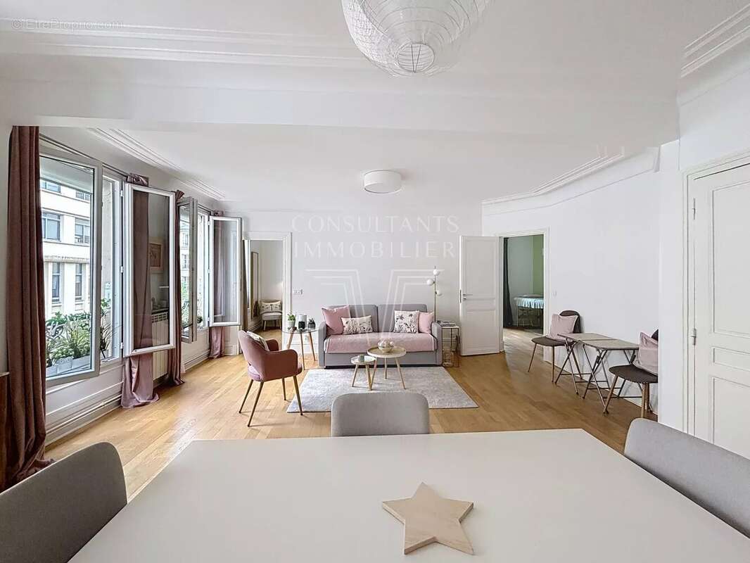 Appartement à PARIS-17E