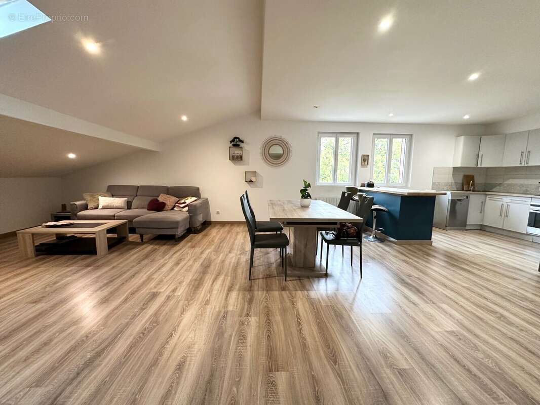 Appartement à SAINT-ETIENNE-DU-BOIS