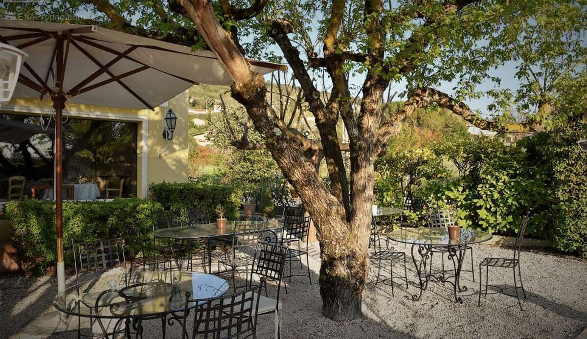 Commerce à MONTAUROUX