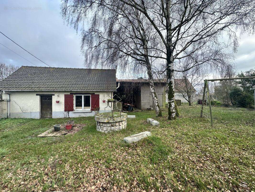 Maison à TREMBLAY-LES-VILLAGES