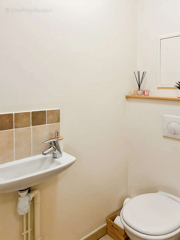 TOILETTES - Appartement à MALLEMORT