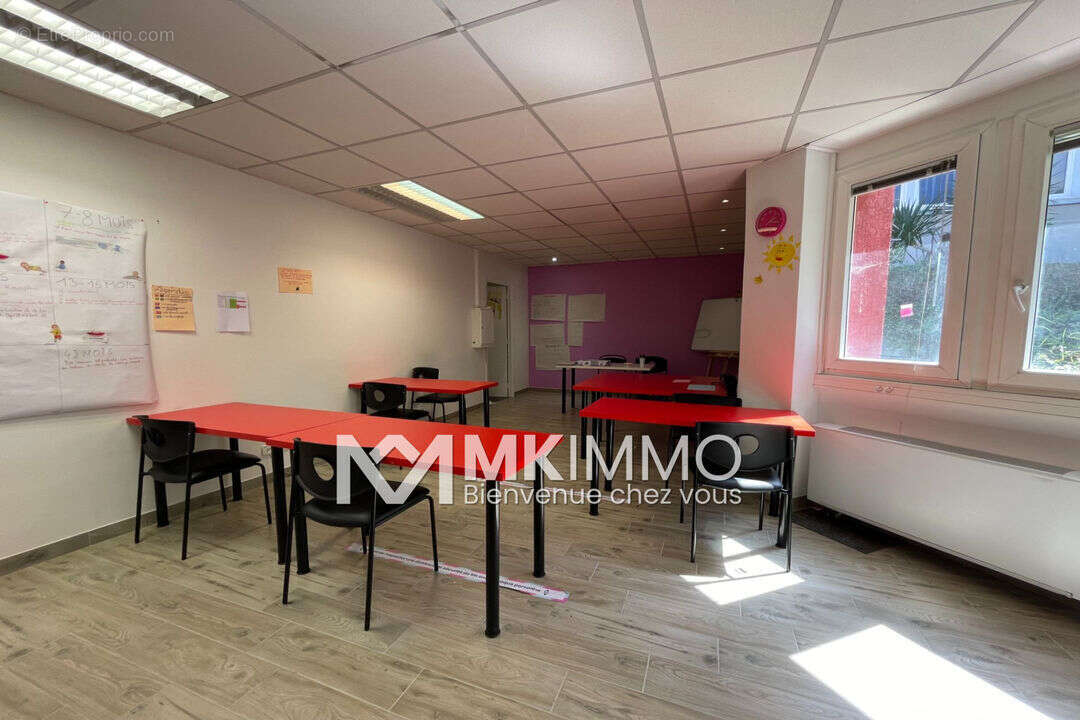 Commerce à VALBONNE