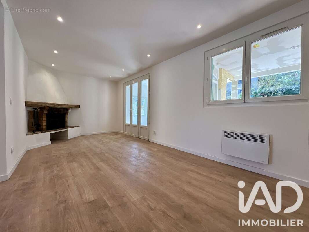 Maison 119 m² à Meounes-Les-Montrieux  - photo 4