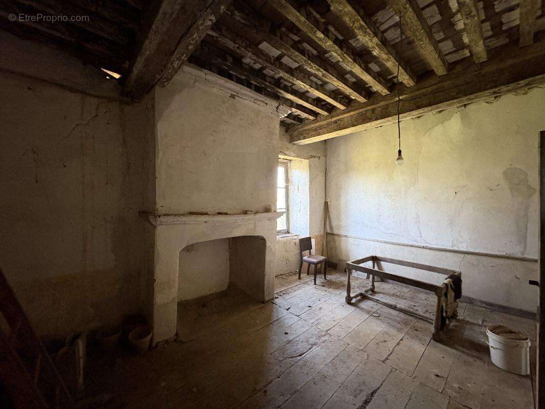 Maison à SALON-LA-TOUR