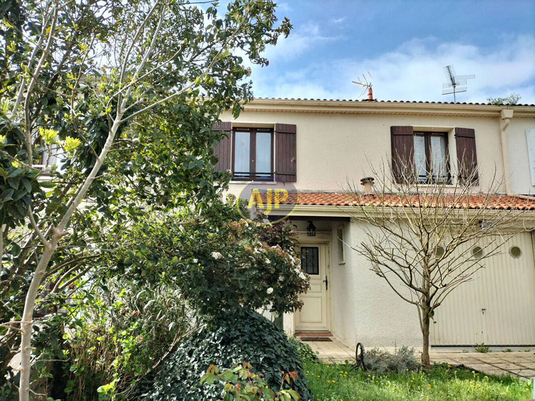 Maison à TONNAY-CHARENTE