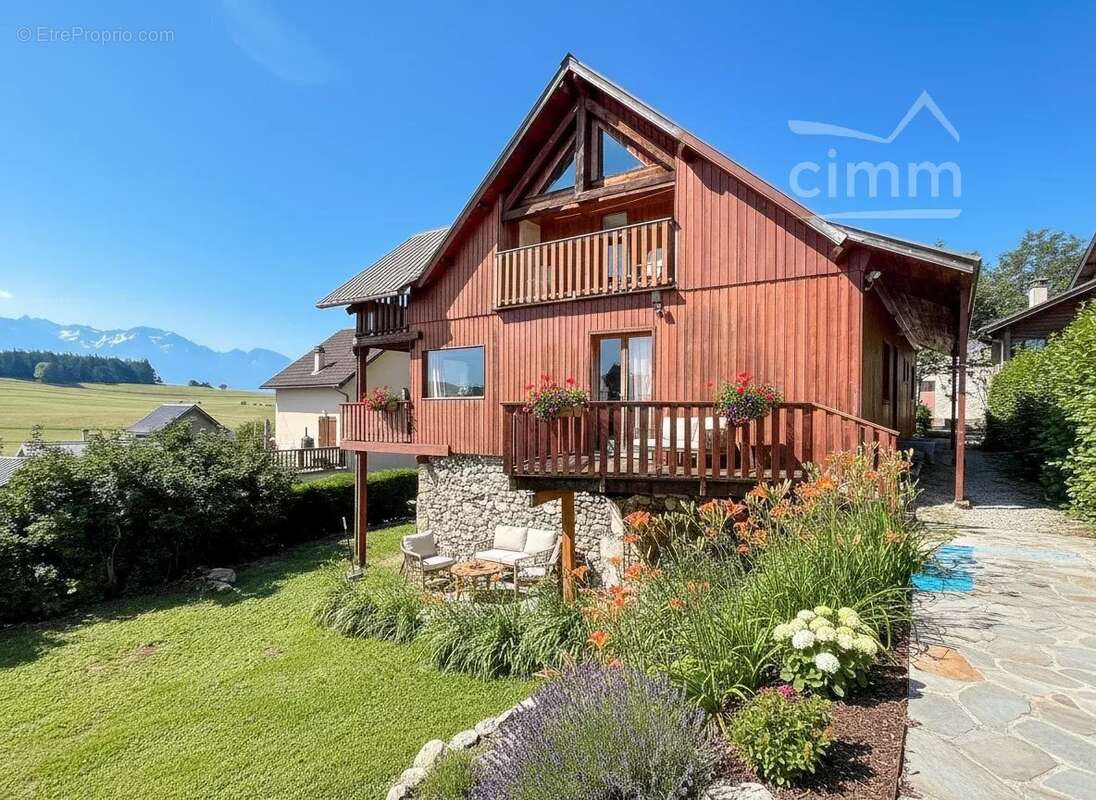 Maison à LA TERRASSE