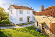 Maison à MONTMOREAU-SAINT-CYBARD