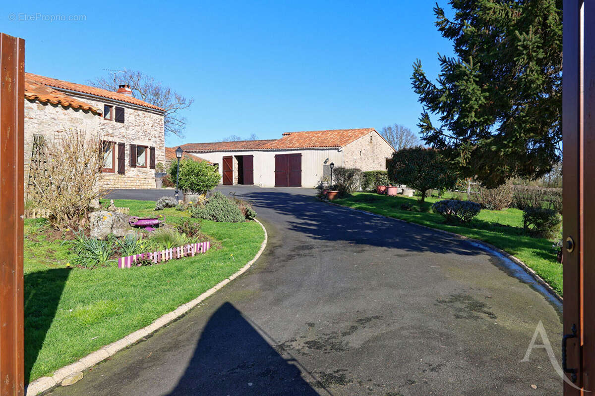 Maison à MONTAIGU