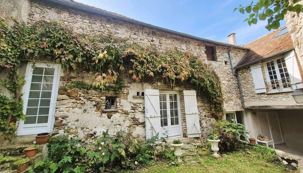 Maison à JUMEAUVILLE
