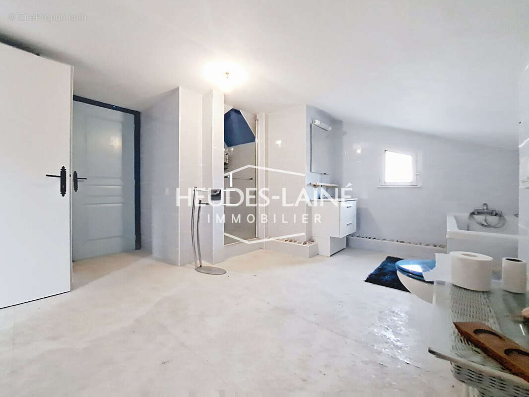 Propriété à vendre - spacieuse maison principale et appartement indépendant - SAINT HILAIRE DU HARCOUET - 50600 - photo 7