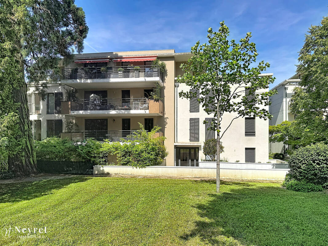 Appartement à SAINT-GENIS-LAVAL