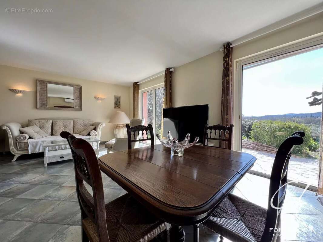 Maison à ROQUEBRUNE-SUR-ARGENS