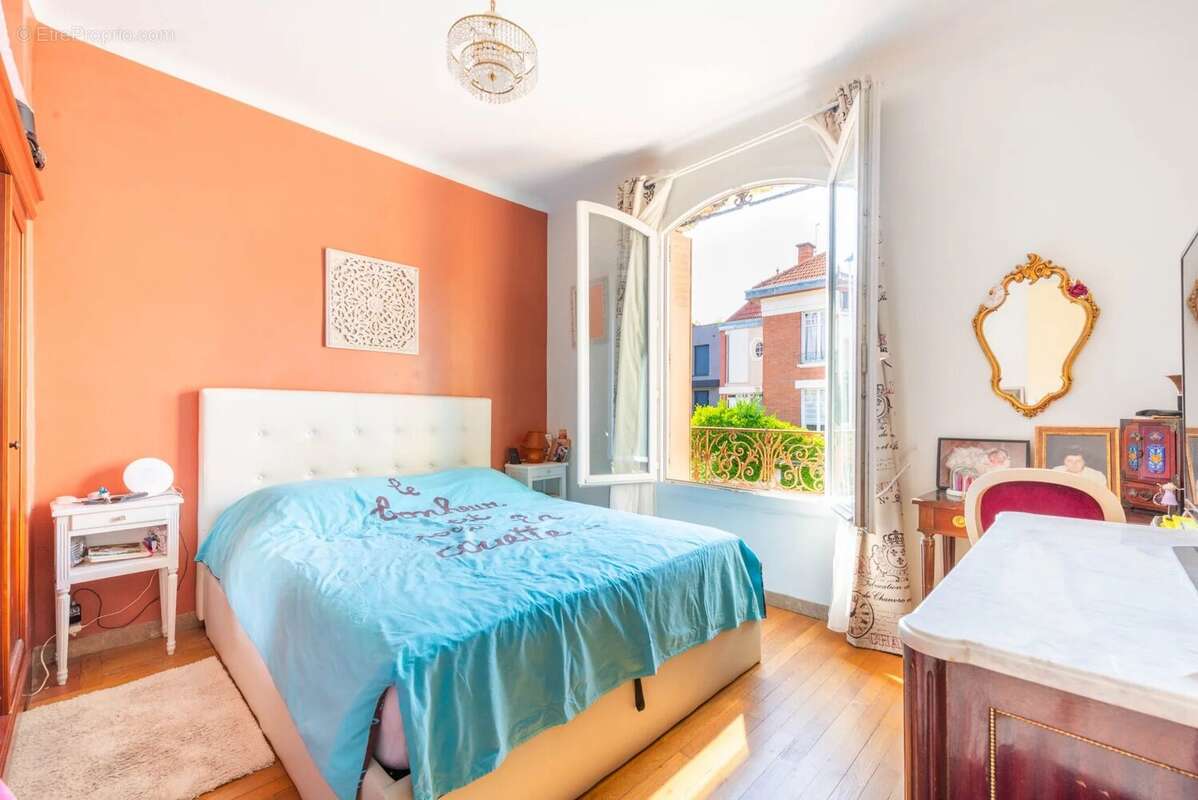 Maison à ISSY-LES-MOULINEAUX