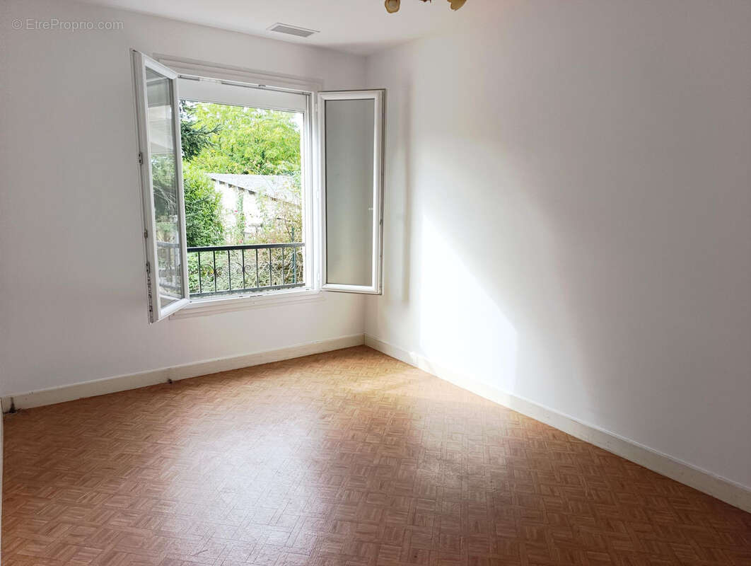 Maison à SAINTE-COLOMBE-EN-BRUILHOIS