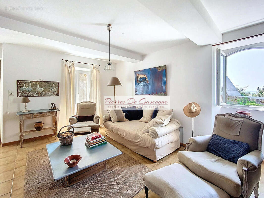 Maison à VIC-FEZENSAC