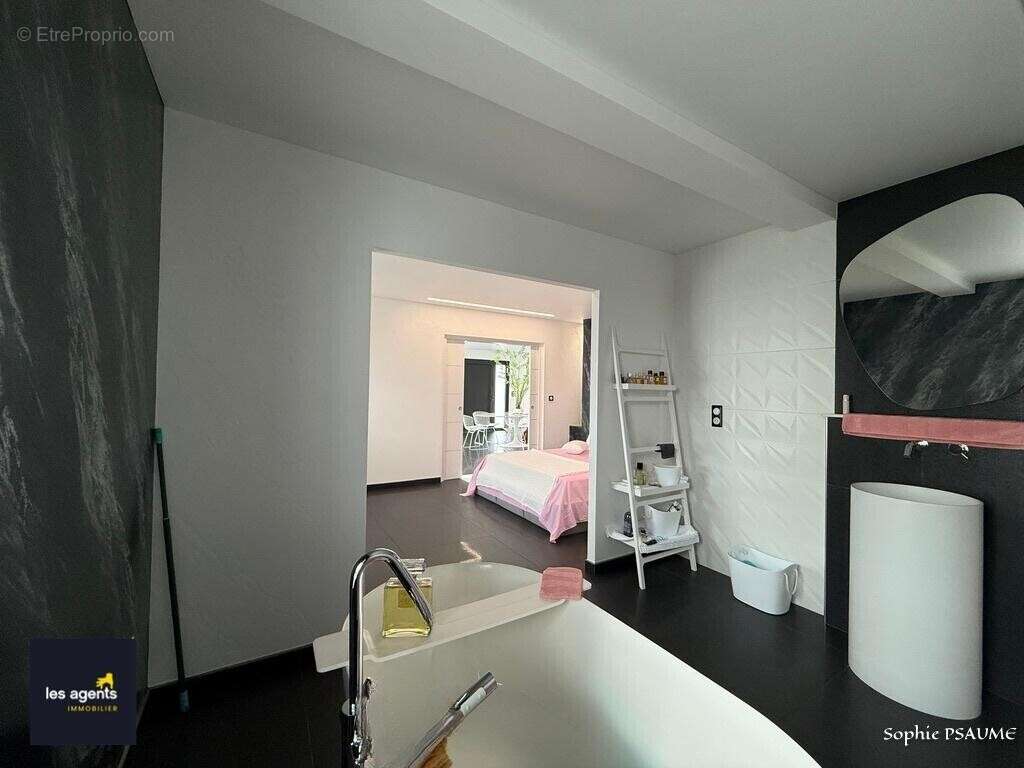Maison à NEUFCHATEAU
