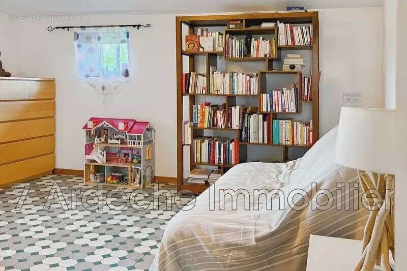 Maison 398 m² à Villeneuve-De-Berg  - photo 5