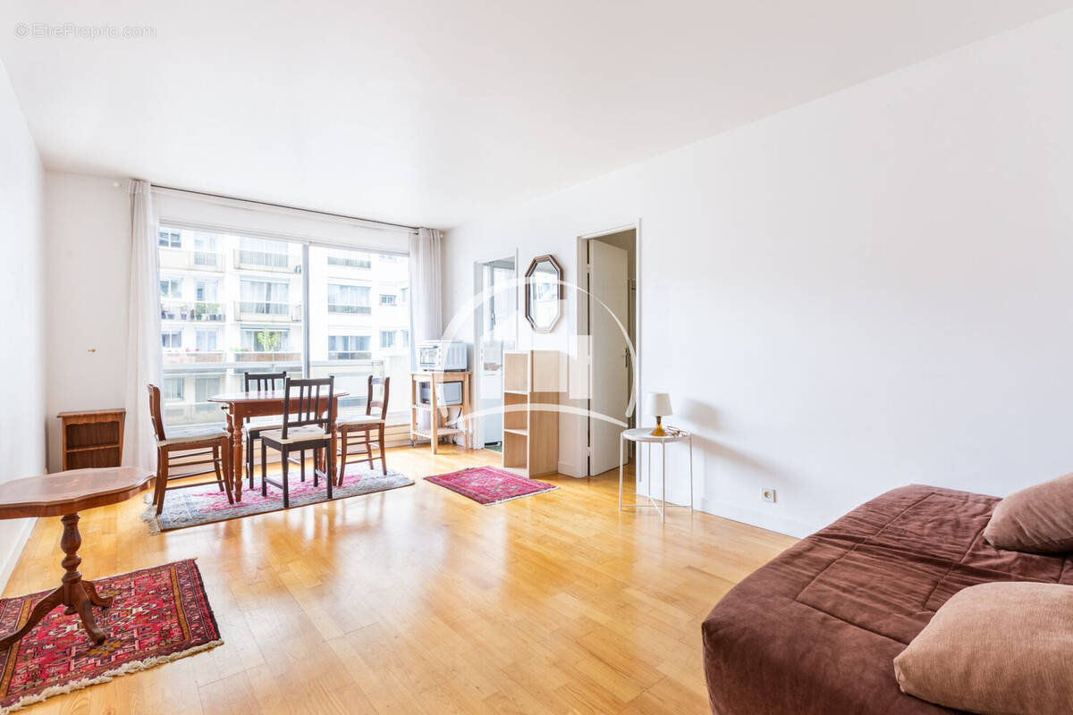 Appartement à PARIS-11E