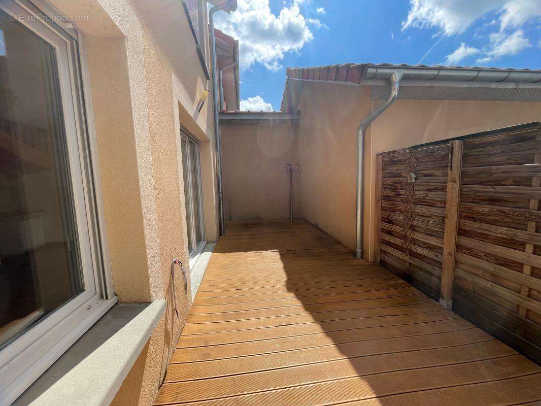 Appartement à ANTHON