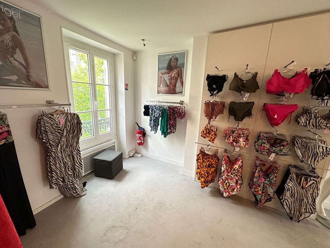 Mur - Local commercial Rueil-Malmaison / 44,43 m2 / Centre-ville - photo 17