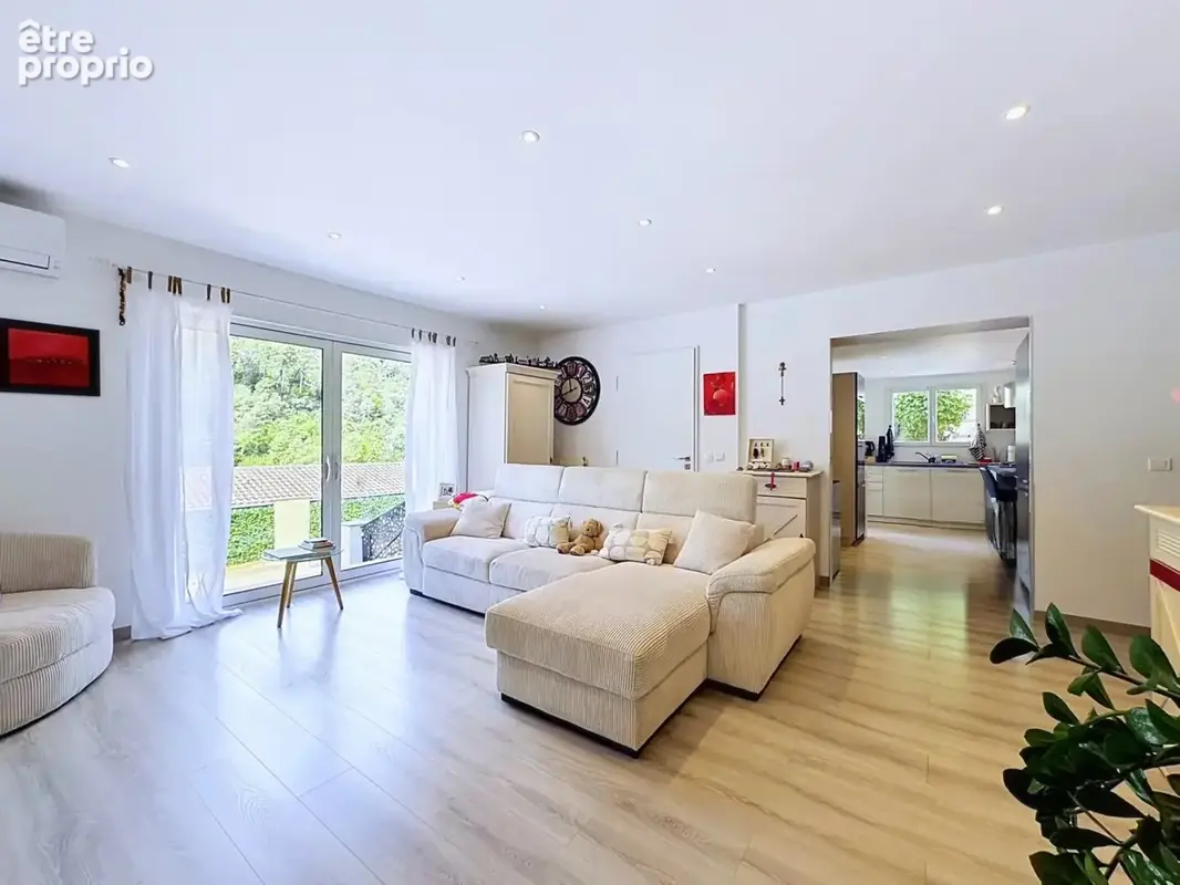 Maison 5 pièces avec piscine et garage à Tourrette-Levens - photo 4