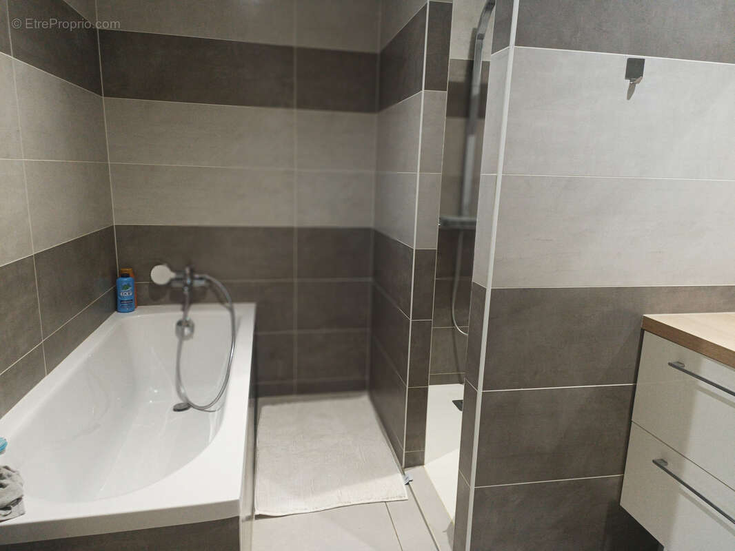 Ensemble immobilier comprenant deux maisons récentes  - 210m2 habitables - 6 chambres - photo 13