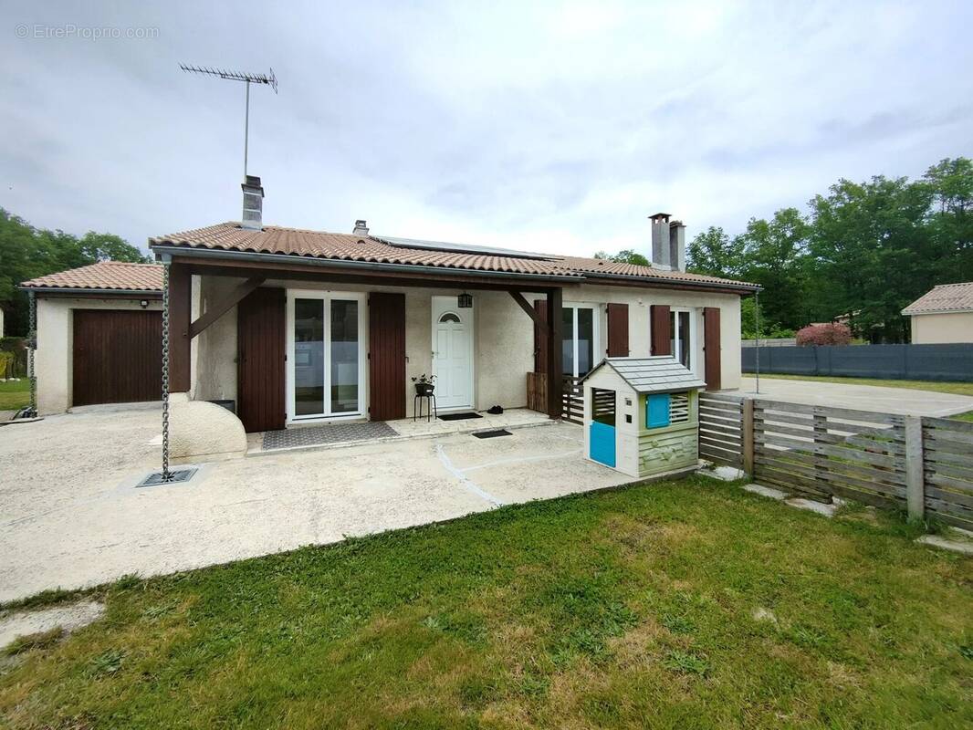 Maison à SAINT-MICHEL-DE-RIEUFRET