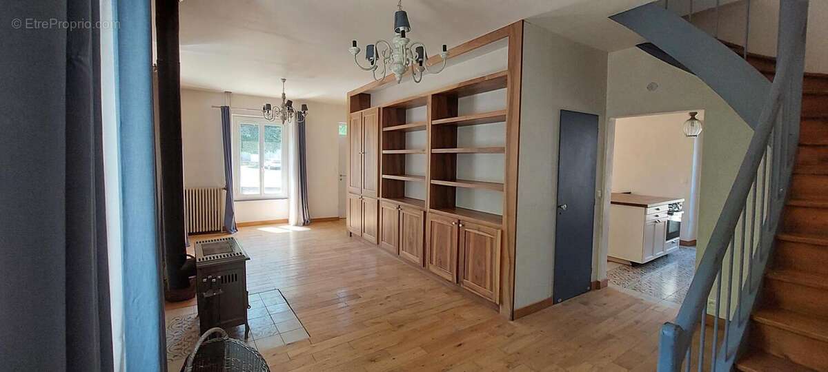 Maison 160 m² à Viriville  - photo 7