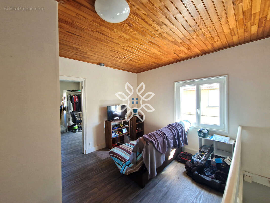 Charmante maison de village à Vergongheon   Un cocon familial plein de potentiel ! - photo 6
