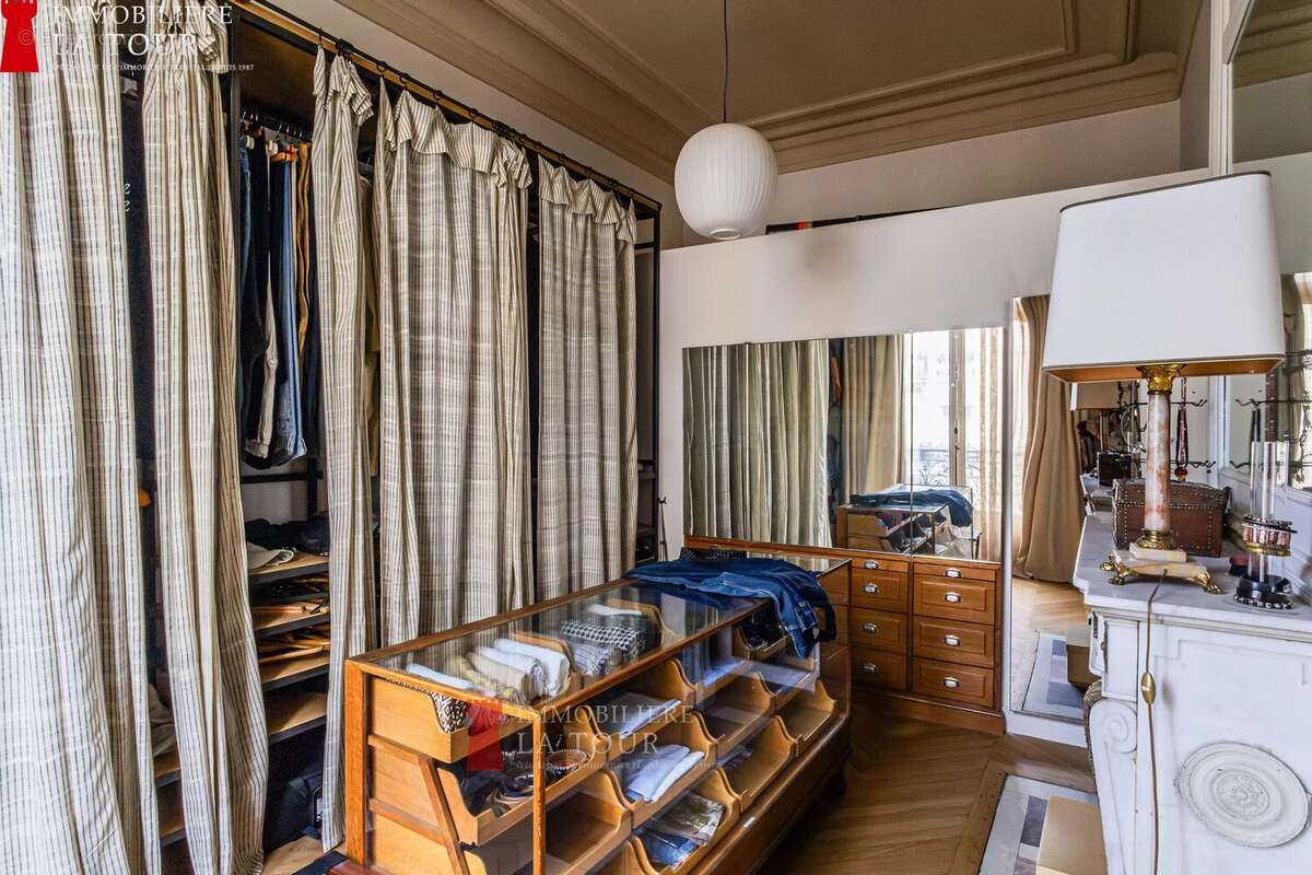 Appartement à PARIS-16E