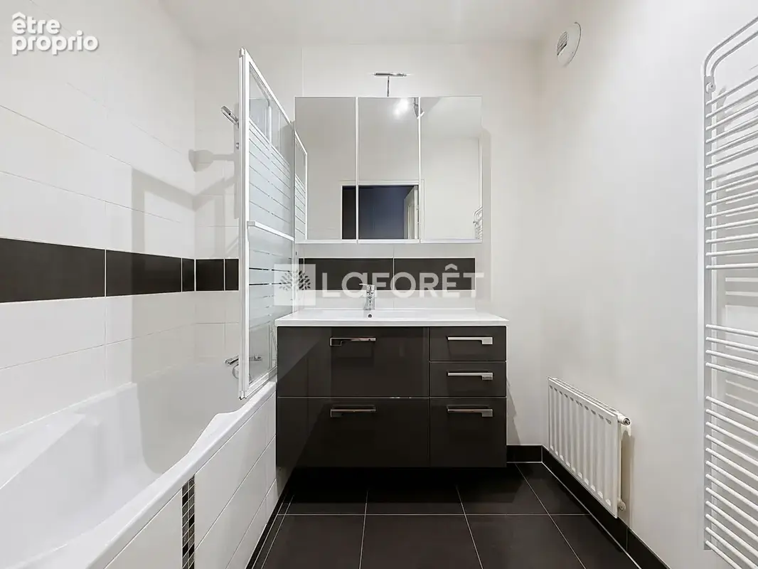Suresnes centre-ville - 3 pièces 67,48 m² - 2 balcons - parking - cave - DPE C - photo 14