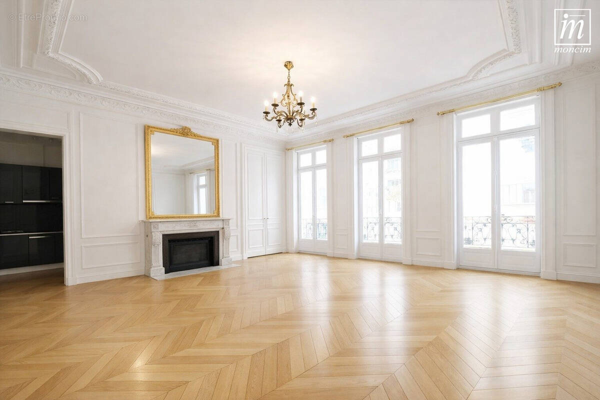 Appartement à PARIS-8E