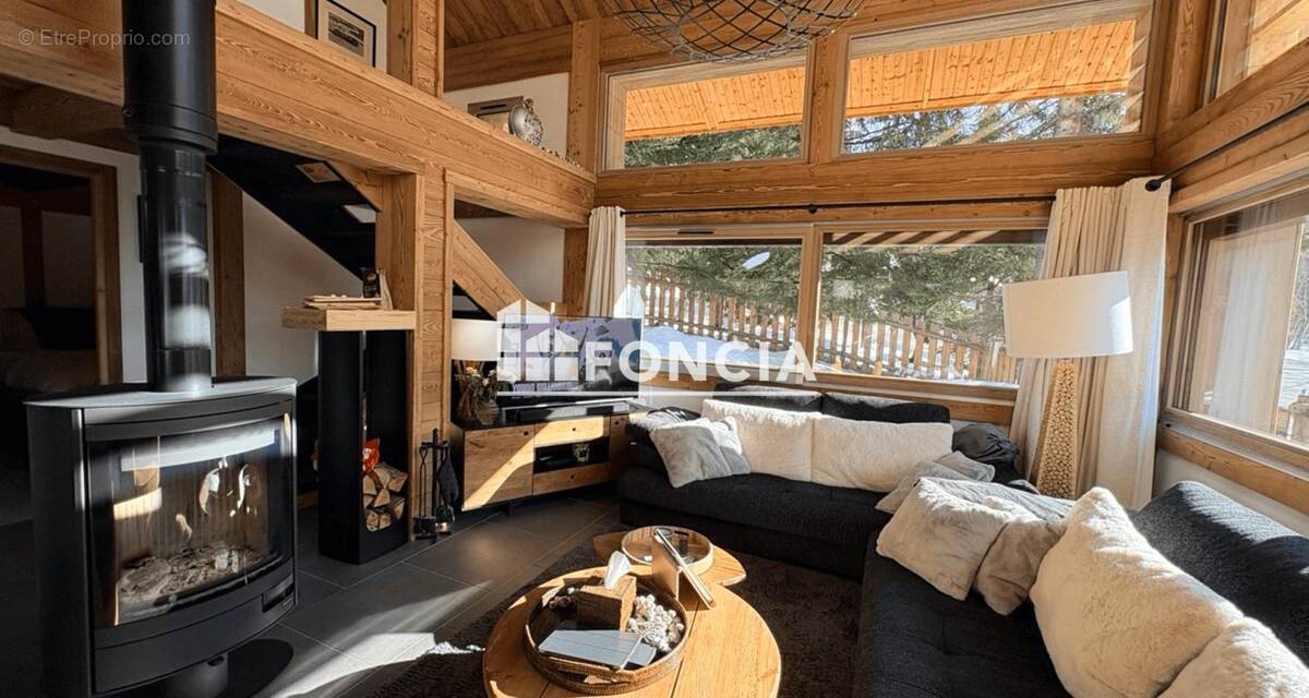 Maison à LES ALLUES