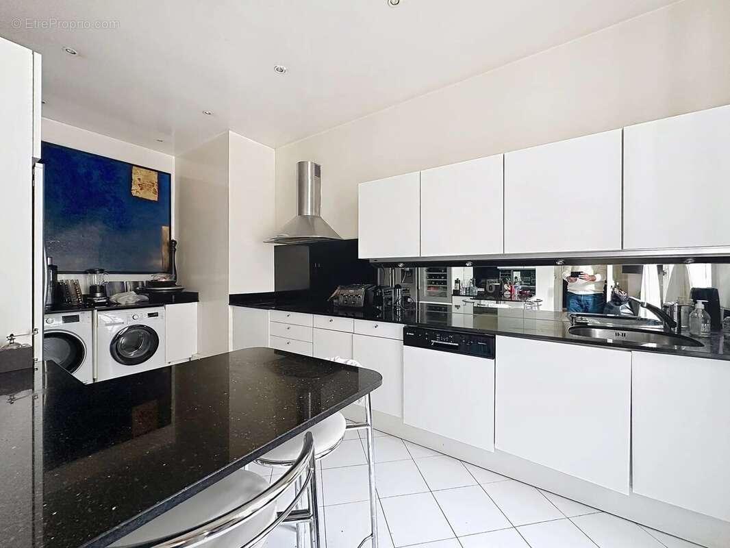 Appartement à PARIS-8E