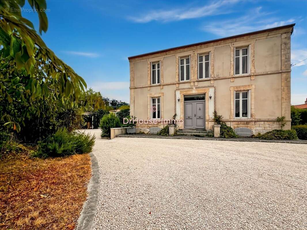 Maison 205 m² à Gond-Pontouvre  - photo 20