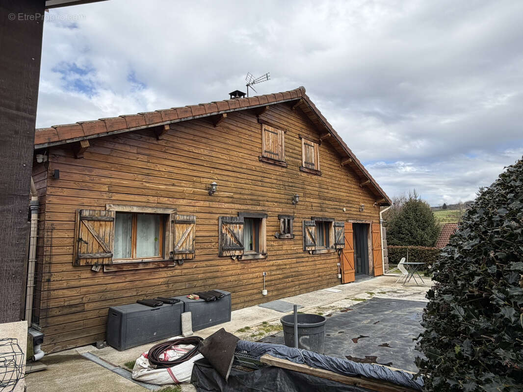 Maison à CUNLHAT
