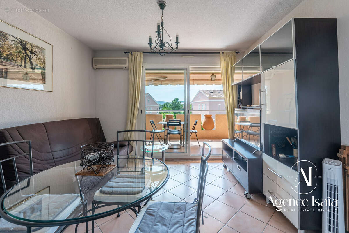 Appartement à BORMES-LES-MIMOSAS
